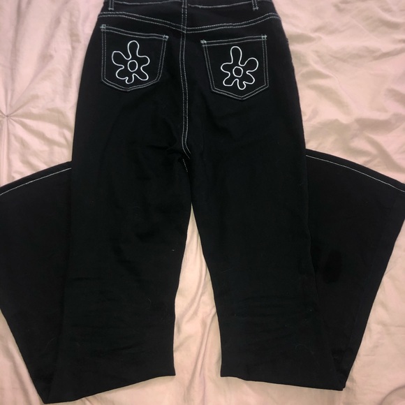 flare pants with flower back pocket print - Picture 1 of 2